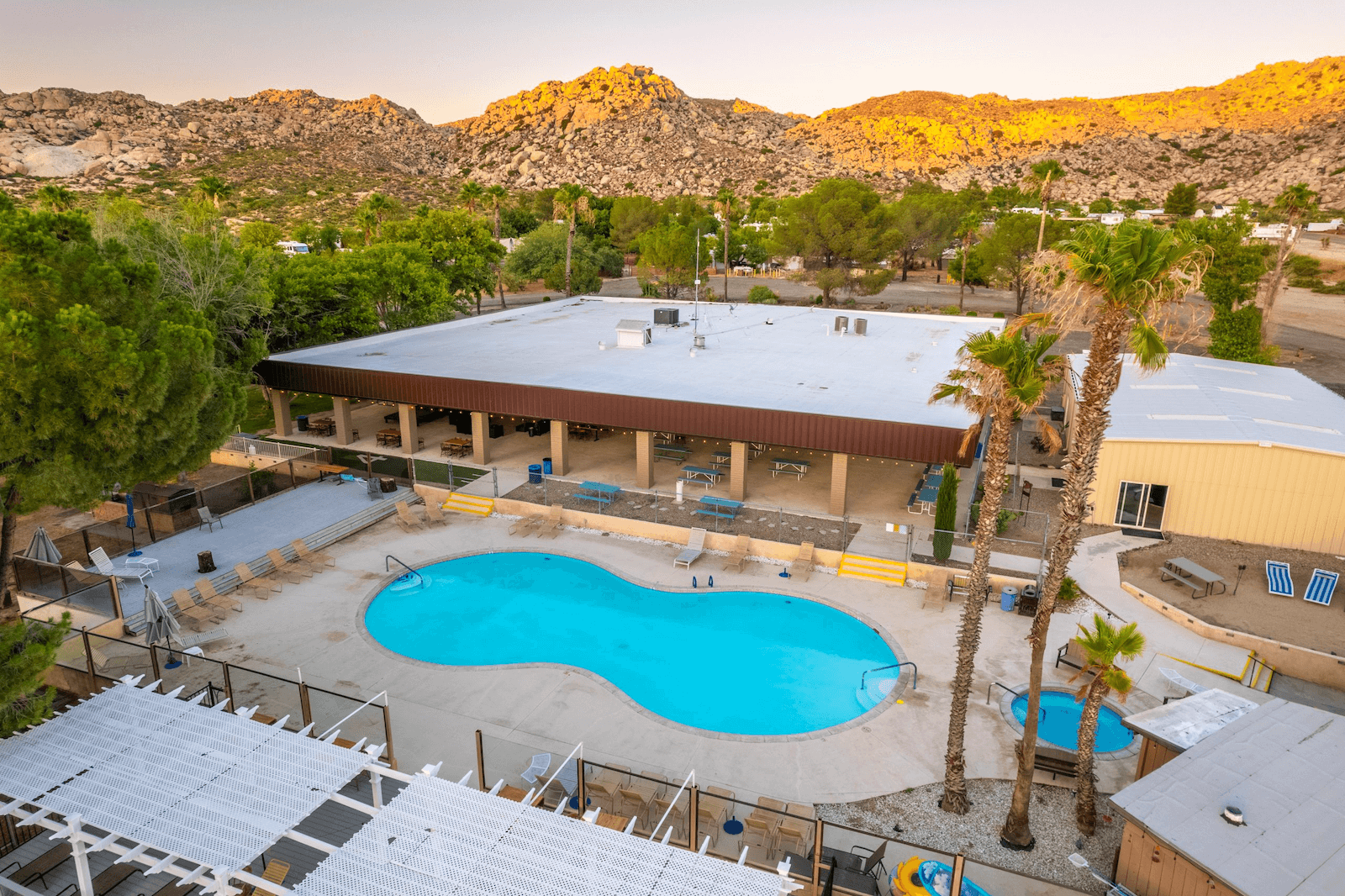 deanza-springs-infinity-pool